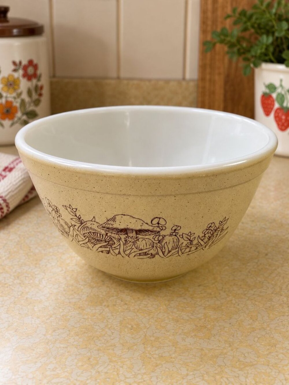 Pyrex Forest Fancies #401 Mushroom Print 750 Milliliter Mixing Bowl Vintage